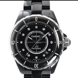 Chanel J 12
Highly resistant black ceramic, steel and diamonds